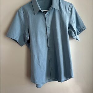 MEN’S LULULEMON BLUE BUTTON DOWN SHIRT SIZE NOT FOUND BUT ALMOST POSITIVE A MED